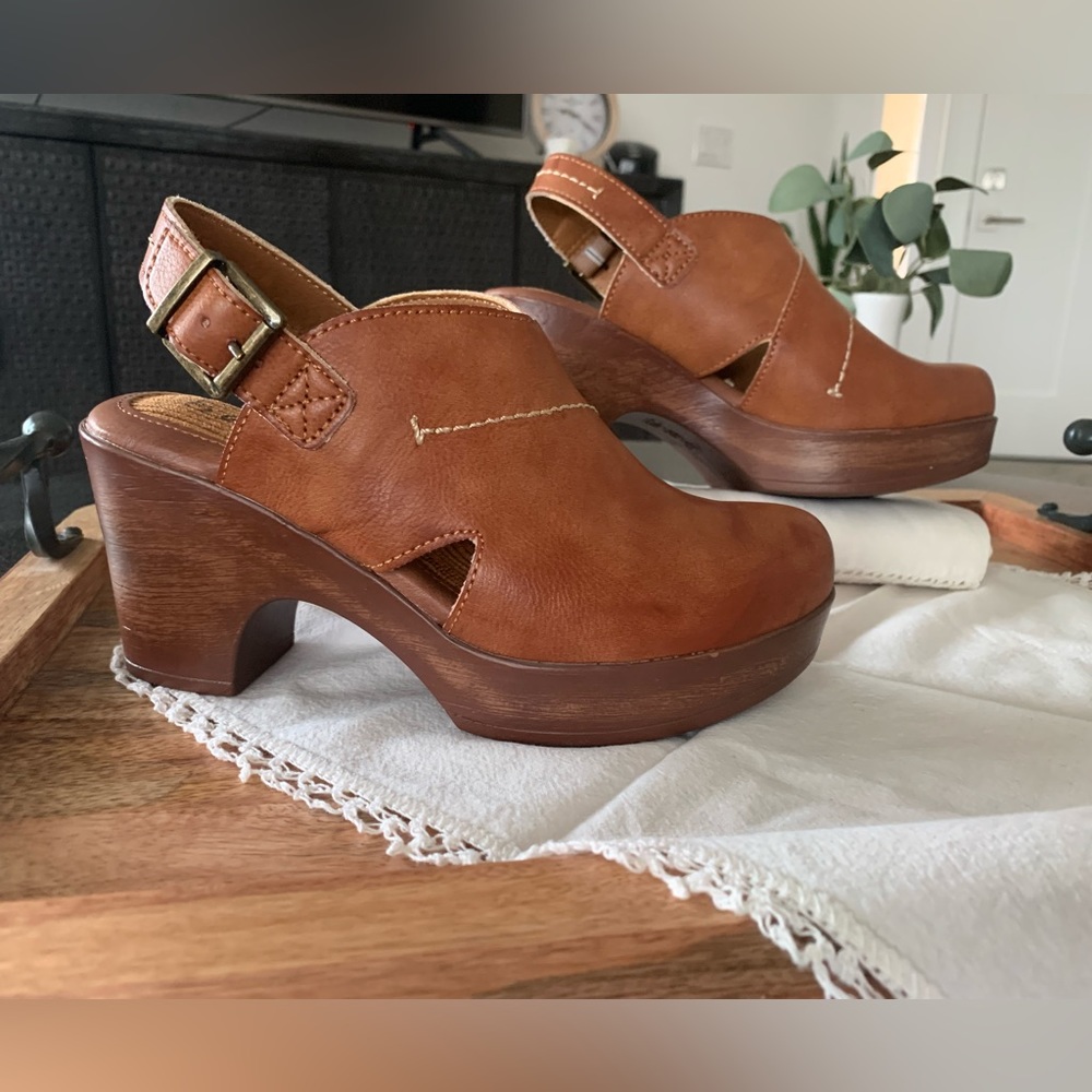 BOC clog mules with strap NWOT